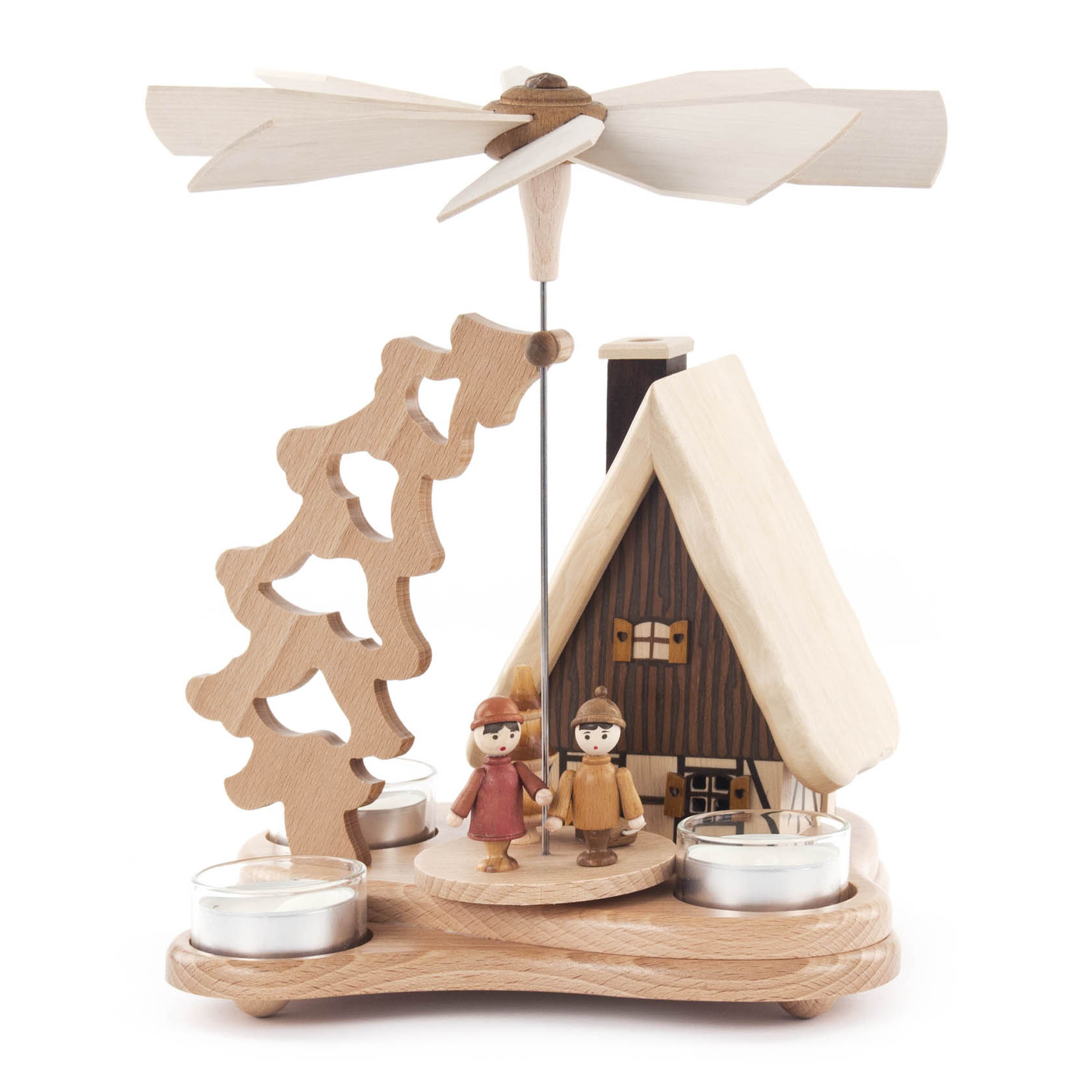 Holzpyramide mit einem Räucherhaus und zwei Figuren, dekoriert mit einem Baum; zwei Teelichthalterungen an der Basis, mit Flügelrad oben. im Dregeno Online Shop günstig kaufen