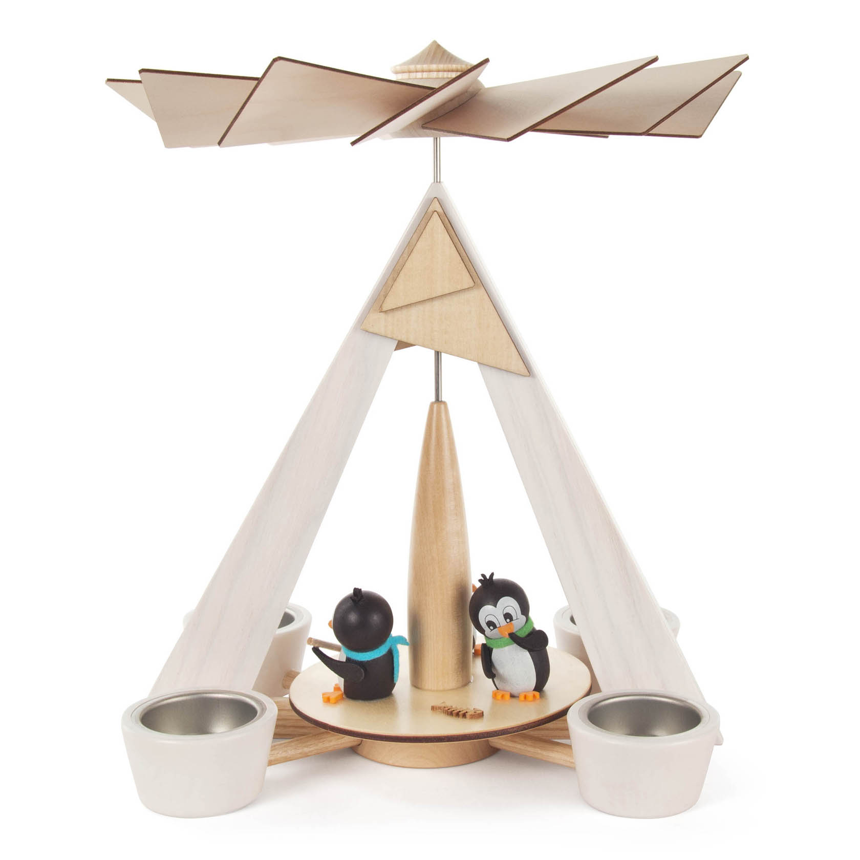 Weiße Pyramide für Teelichter mit zwei Pinguinfiguren in der Mitte, darauf ein Propeller. im Dregeno Online Shop günstig kaufen
