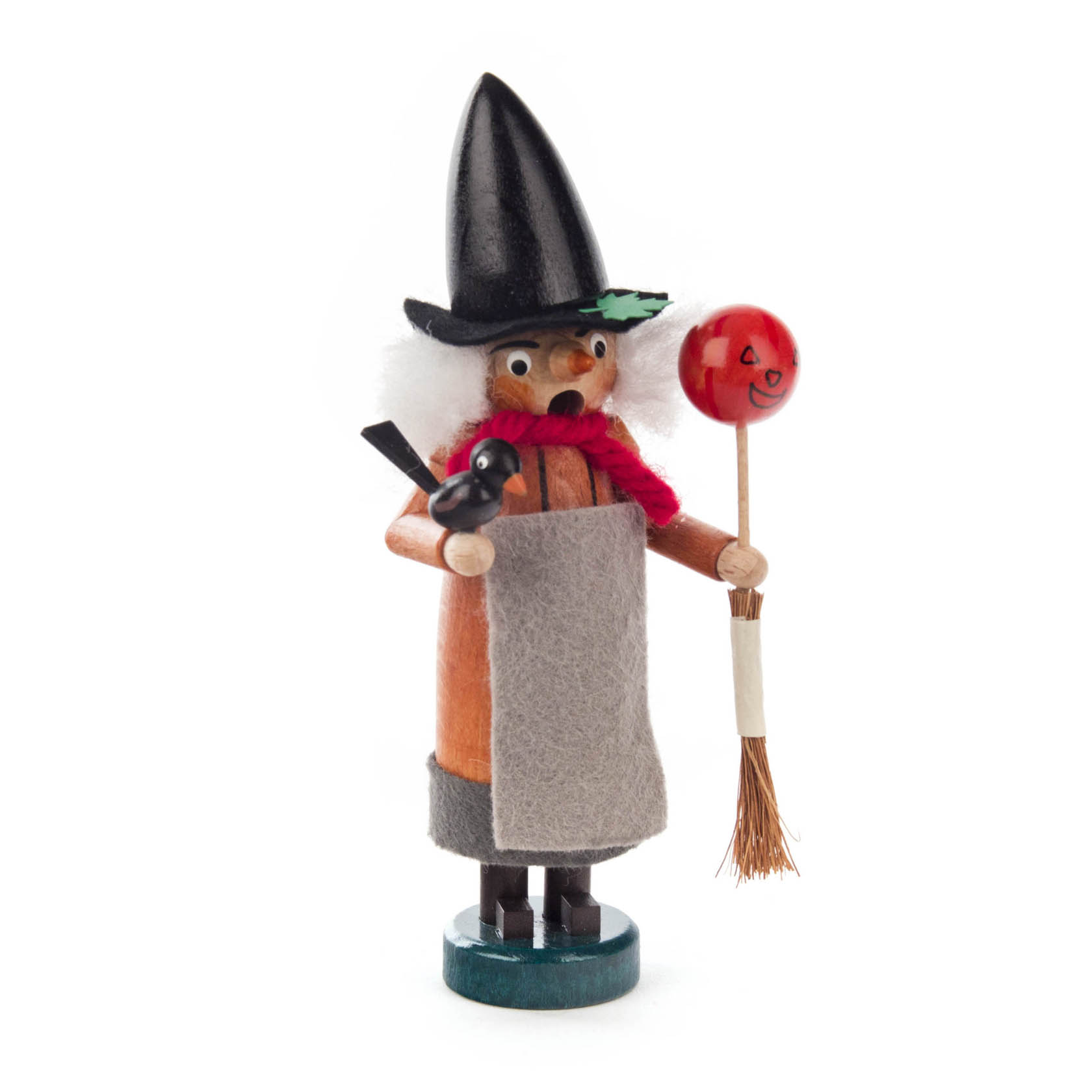 Eine Miniatur-Räucherfigur in Form einer Hexe mit schwarzem spitzem Hut, grauem Schurz und Besen in der Hand, mit einem roten Schal um den Hals. im Dregeno Online Shop günstig kaufen