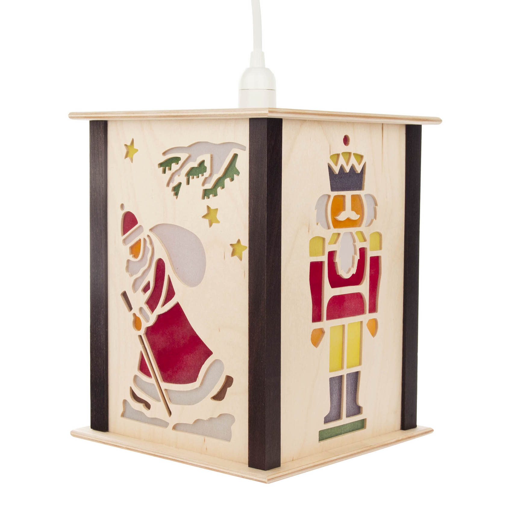 Eine hölzerne Laterne mit ausgeschnittenen Figuren: Ein Nussknacker in bunten Farben und ein Weihnachtsmann mit Geschenken in rotem Gewand.