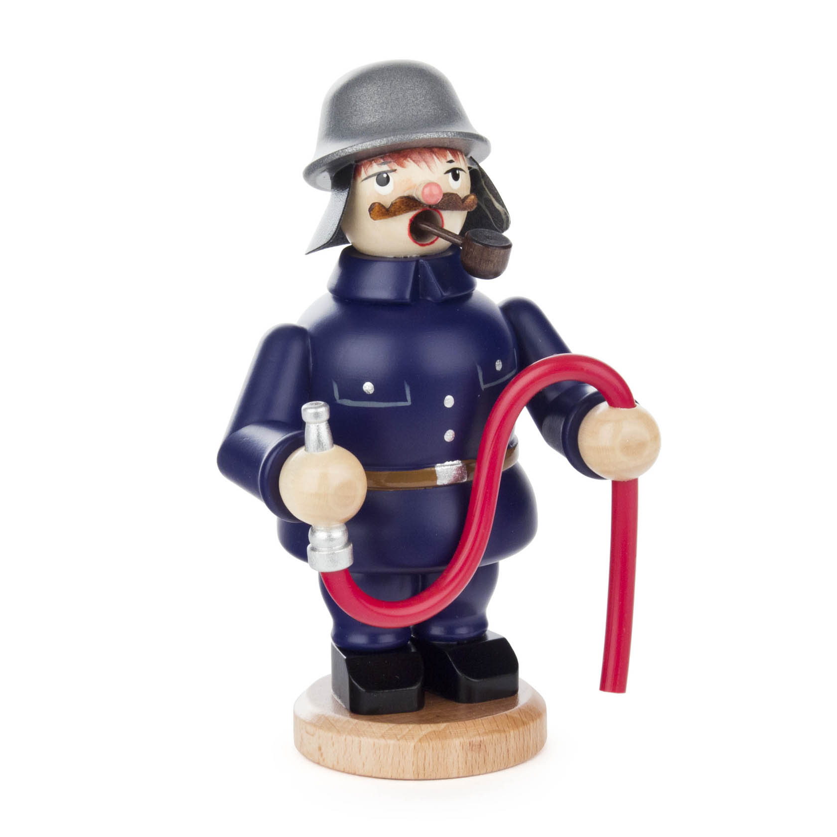 Ein Mini-Räuchermann in Form eines Feuerwehrmanns mit Pfeife und Schlauch in der Hand, traditionell aus Holz gefertigt.
