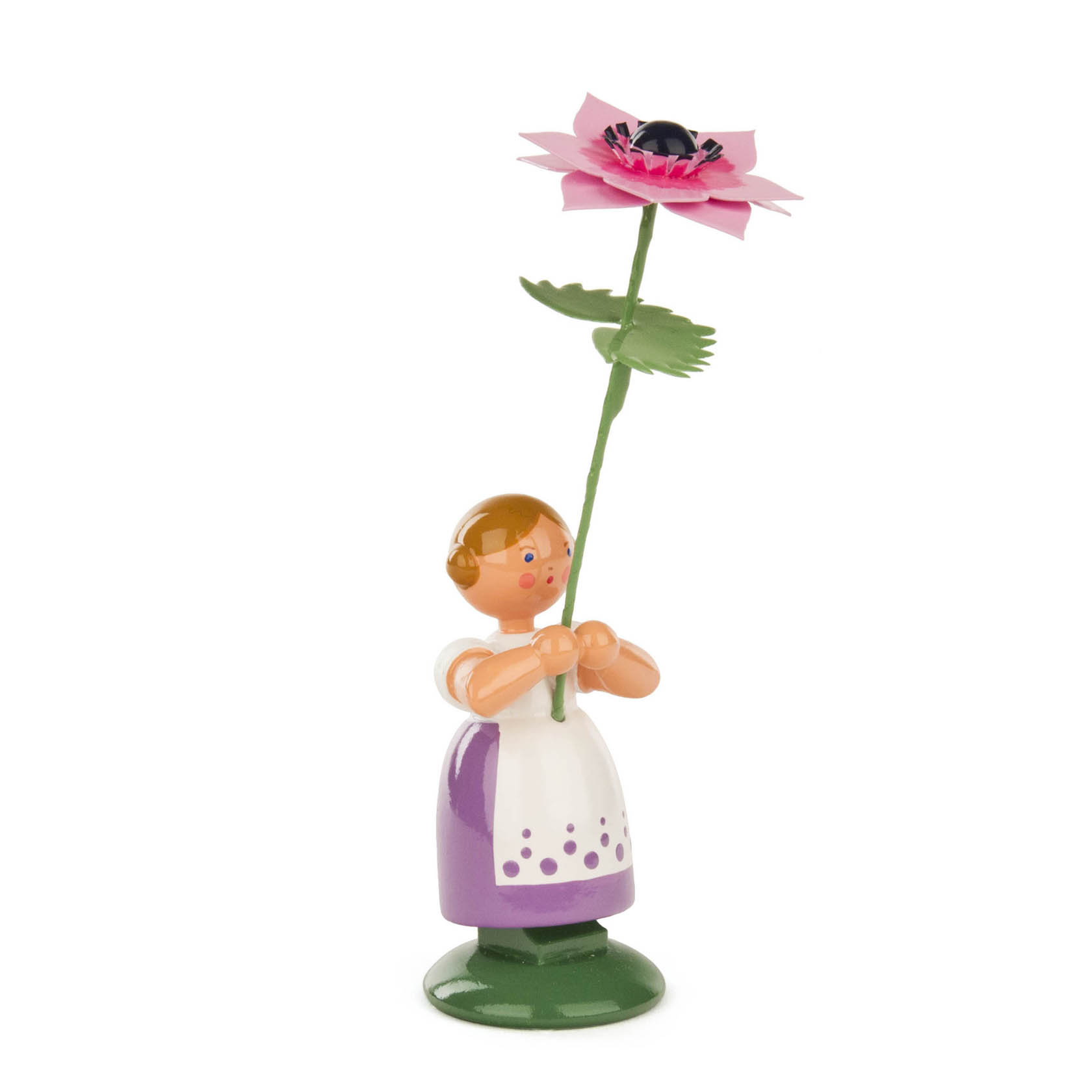 Holzfigur einer Mädchenfigur im weißen Kleid mit lila Schürze, das eine große rosa Anemone über ihrem Kopf hält. im Dregeno Online Shop günstig kaufen