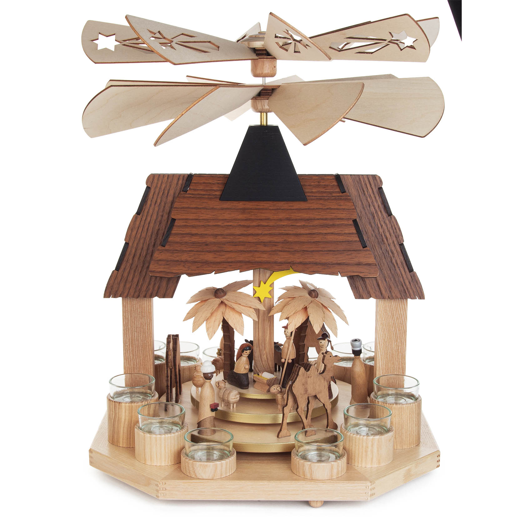 Holzpyramide mit geschnitzter Szene der Christi Geburt unter einer Krippe, zwei Teller für Teelichte und zwei Flügelräder oben für den Antrieb. im Dregeno Online Shop günstig kaufen