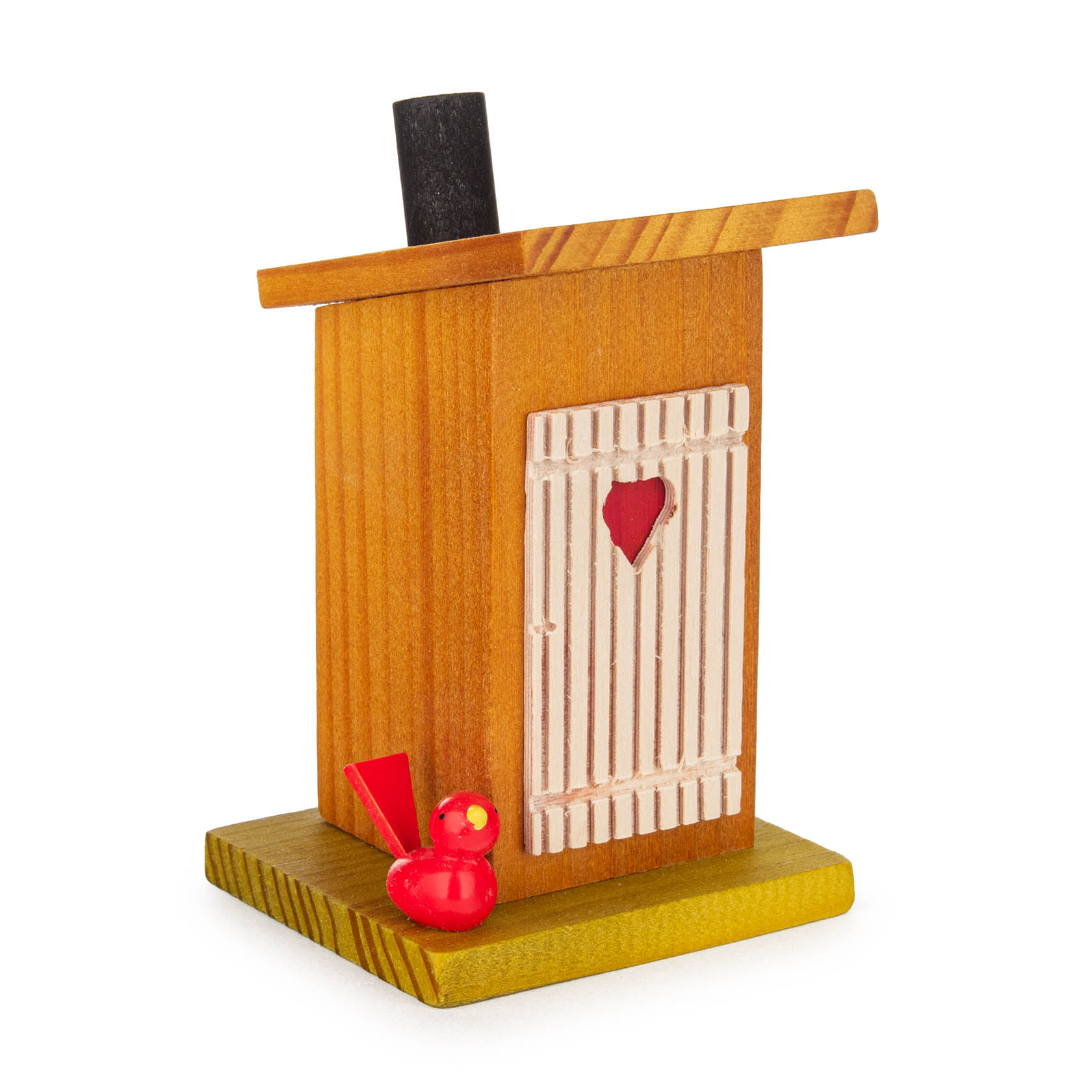 Ein kleines Holzmodell einer Räucherhaus-Toilette mit Herzverzierung an der Tür und einer roten Figur auf der grünen Basis daneben. im Dregeno Online Shop günstig kaufen
