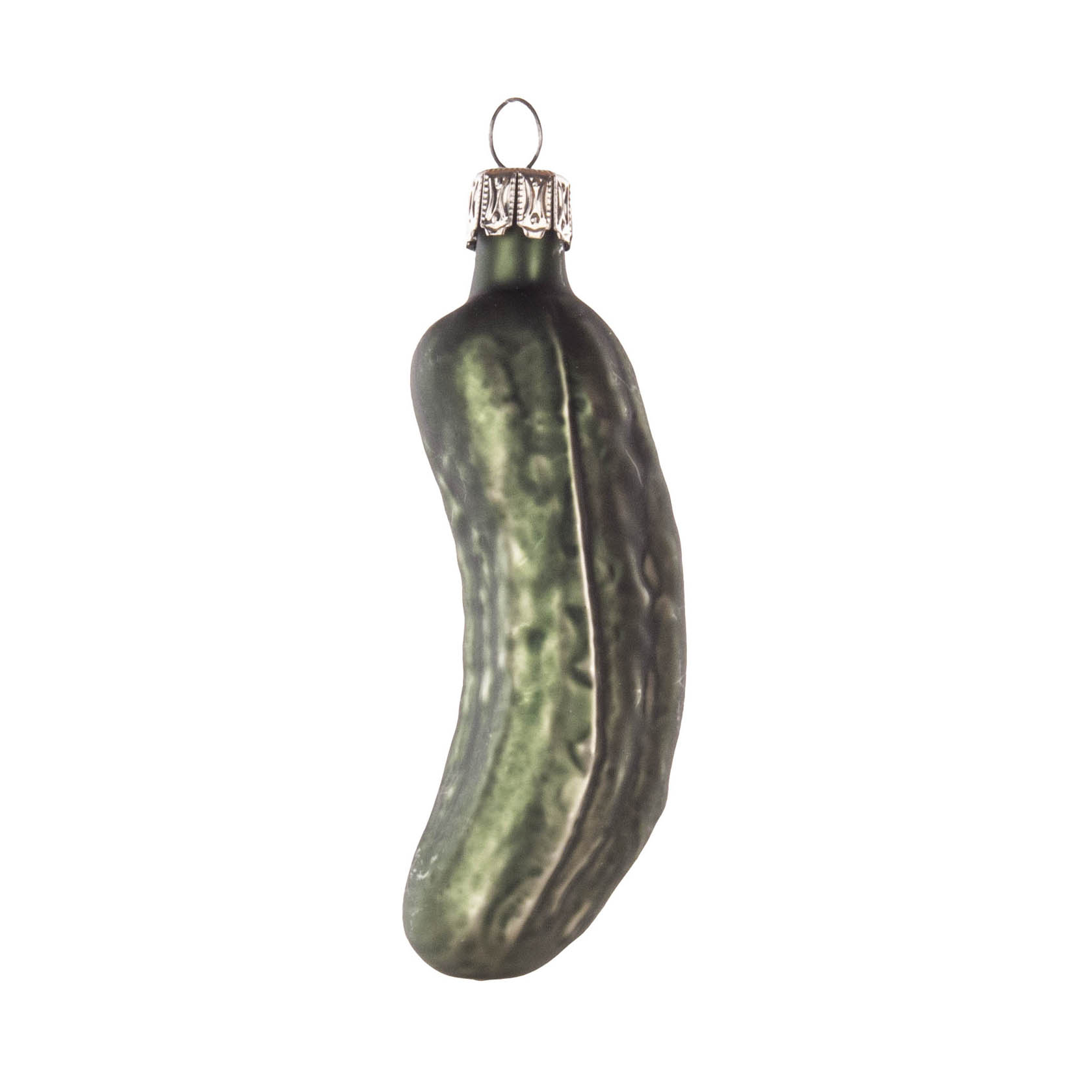 Christbaumschmuck in Form einer mittelgroßen, grünen Gurke mit silbernem Aufhänger. im Dregeno Online Shop günstig kaufen