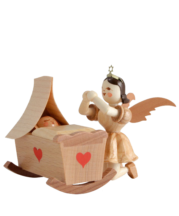 Holzengel mit Flügeln und Halo hält die Hände über eine Wiege mit schlafendem Kind. Die Wiege ist aus Holz mit rotem Herzdekor. im Dregeno Online Shop günstig kaufen