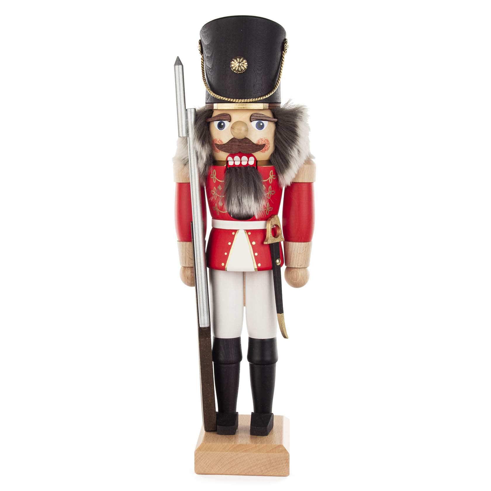 Ein roter Nussknacker-Soldat, 38 cm groß, mit schwarzem Hut und frischem Bart, hält eine Lanze. im Dregeno Online Shop günstig kaufen