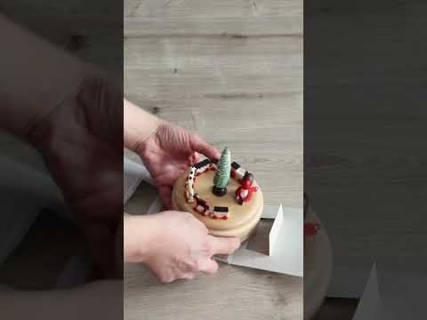 Spieldose mit Weihnachtsmann, Eisenbahn und Tieren, Figuren farbig Melodie: O Tannenbaum